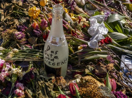 Mourners with flags and flowers in front of the Russian Embassy Unter den Linden, Berlin, Germany,