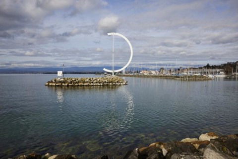 Large, semi-circular wind vane Eole, a sculpture by the artist Clelia Bettua on a small island in