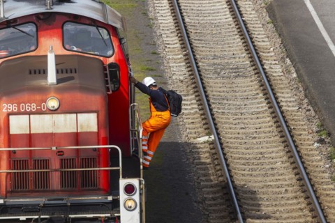 Engine driver with locomotive, class 296 diesel locomotive, Mannheim, Baden-Wuerttemberg, Germany,