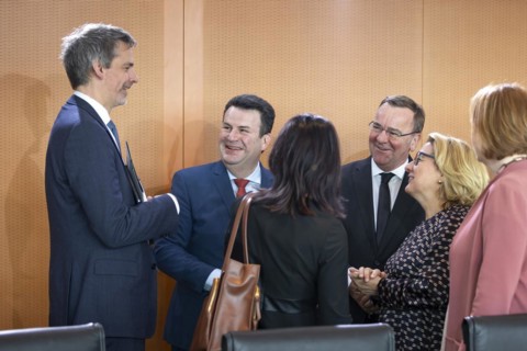Government spokesperson Steffen Hebestreit in conversation with Hubertus Heil, Federal Minister of