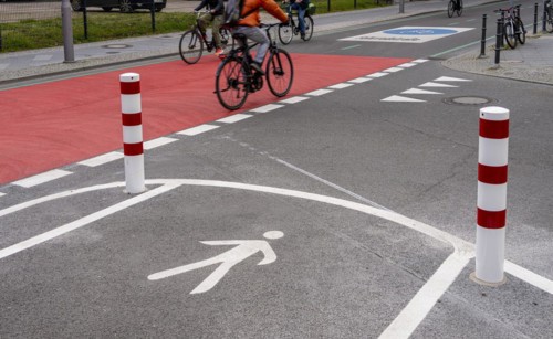 Symbolic photo on the subject of bicycle lanes in Berlin, Niederwallstrasse and Hausvogteiplatz,