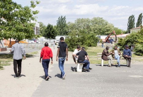Refugees at the central contact point for asylum seekers in Brandenburg, Eisenhuettenstadt, 3 June