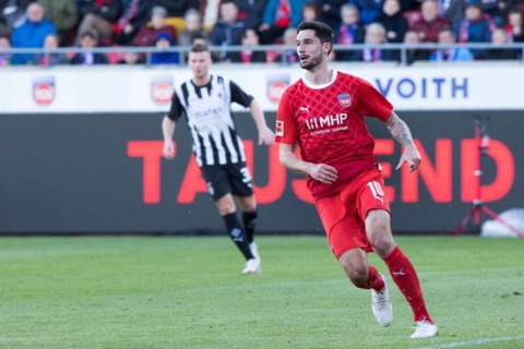 Football match, Tim KLEINDIENST 1.FC Heidenheim late in the run, Voith-Arena football stadium,