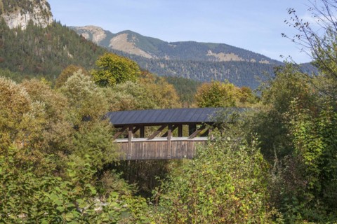 Loisachsteg, wooden bridge over the Loisach, Garmisch-Partenkirchen, Werdenfelser Land, Upper