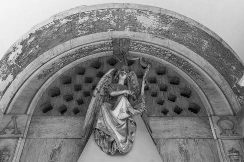 Angel sculpture on a family tomb, Monumental Cemetery, Cimitero monumentale di Staglieno), Genoa,