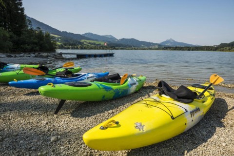 Kayaks, Lake Ammer, near Herrsching am Lake Ammer, Fuenfseenland, Upper Bavaria, Bavaria, Germany,
