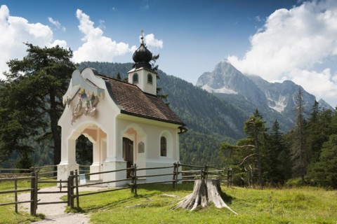 Maria Koenigin Chapel on Lake Lautersee, near Mittenwald, Werdenfelser Land, Upper Bavaria,