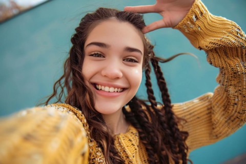 Young teenage girl taking selfie. KI generiert, generiert, AI generated