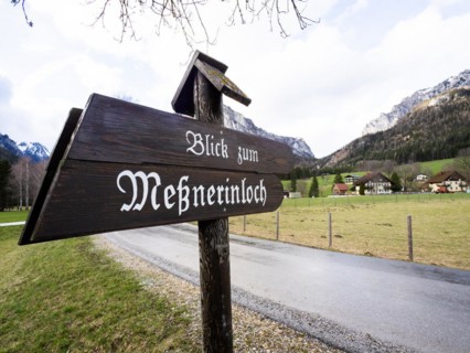 Information board, view to Messnerinloch, rock window, Oberort, municipality of Tragoess-St.