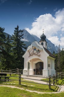 Maria Koenigin Chapel on Lake Lautersee, near Mittenwald, Werdenfelser Land, Upper Bavaria,