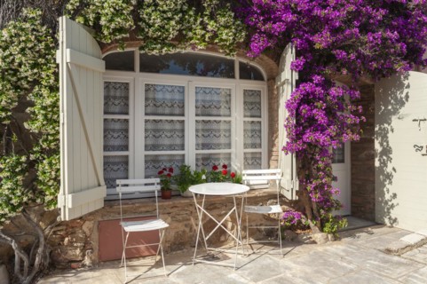 Window with climbing bougainvilleas in one of the typical alleyways, Grimaud-Village, Var,
