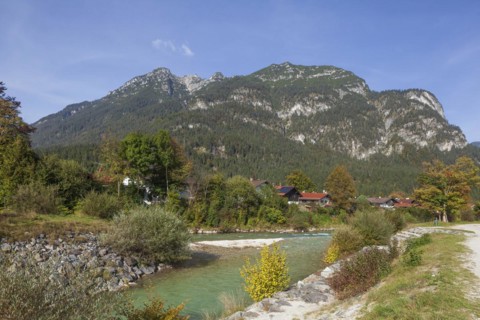 Loisach with houses and Kramer massif, Garmisch-Partenkirchen, Werdenfelser Land, Upper Bavaria,