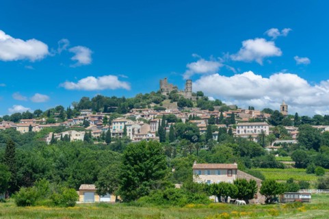 Village view with the ruins of Grimaud Castle, Grimaud-Village, Var, Provence-Alpes-Cote d'Azur,