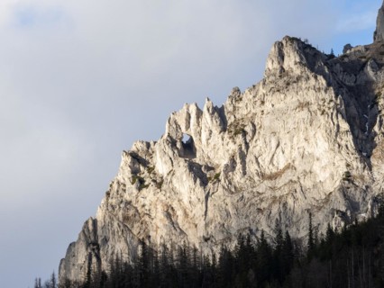 Striking rock window, the Messnerinloch, Messnerin mountain, Oberort, Tragoess, Styria, Austria,
