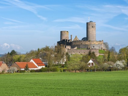 Muenzenberg Castle in the Wetterau in spring, Muenzenberg, Wetterau, Hesse, Germany, Europe