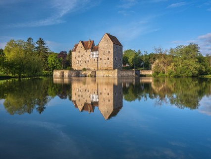 Wasserburg, moated castle Brennhausen near Sulzdorf an der Lederhecke, Hassberge, Rhoen-Grabfeld,