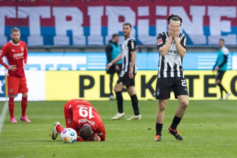 Football match, Rocco REITZ Borussia Moenchengladbach right can't believe it, he allegedly fouled