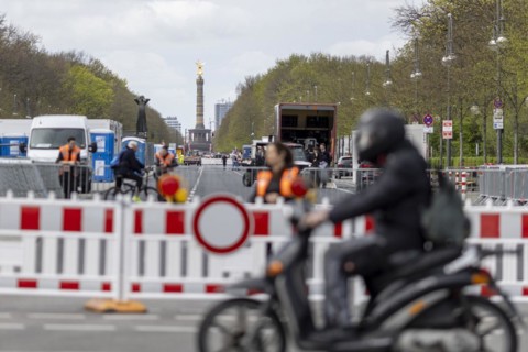 There are currently road closures due to the Berlin Half Marathon taking place on 7 April 2024,
