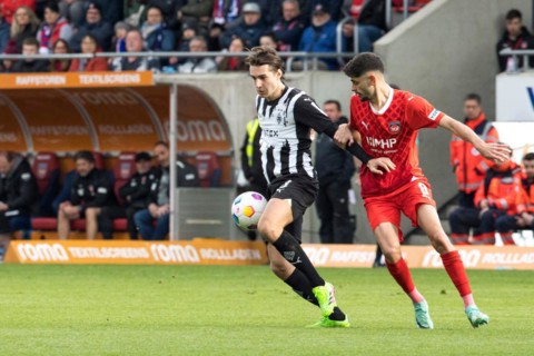 Football match, Florian NEUHAUS Borussia Moenchengladbach left in a duel for the ball with Eren