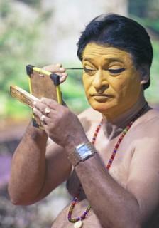 Kathakali performer or mime, 60 years old, makes up his face, Kochi Kathakali Centre, Kochi,