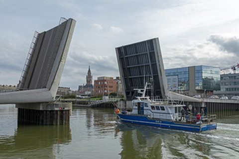 Drawbridge, Bridge of the Battle of Texel, Pont de la Bataille du Texel, boat, harbour, Dunkirk,