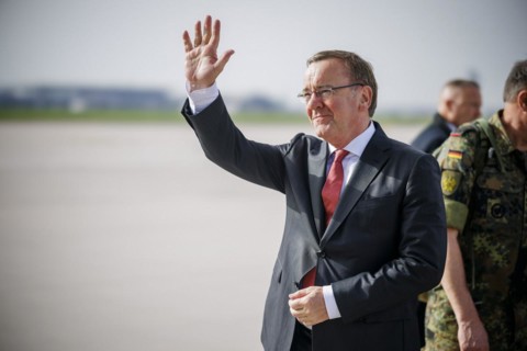 Federal Minister of Defence Boris Pistorius, SPD, bids farewell to the 20 or so soldiers of the