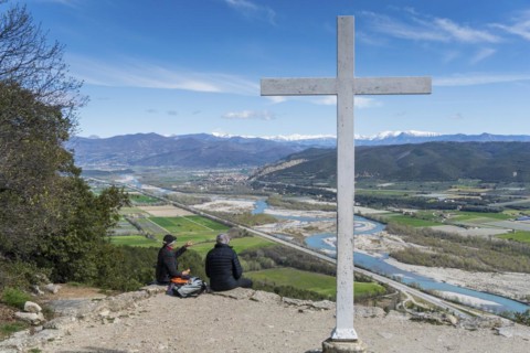 Retired, couple, man, woman, Alps, Maritime Alps, Durance, view, rest, food, break, Haute Alpes,