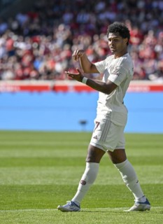 Goal celebration, cheering, Serge Gnabry FC Bayern Muenchen FCB gesture, gesture, turn cup, (07)