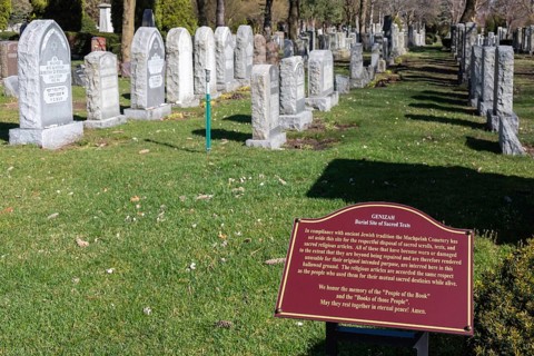 Ferndale, Michigan, Machpelah Cemetery, a Jewish cemetery in suburban Detroit. A section is