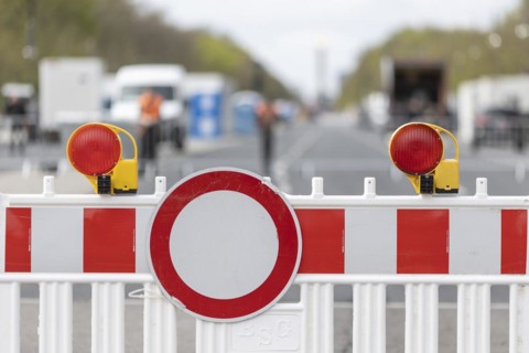 There are currently road closures due to the Berlin Half Marathon taking place on 7 April 2024,