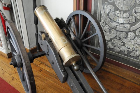 Langenburg Castle, Old bronze cannon on wooden frame with engraving from 1678, Langenburg Castle,