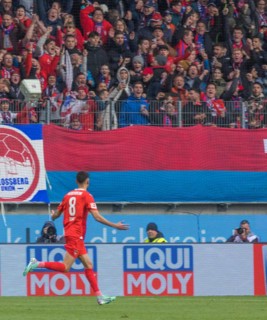 Football match, Eren DINKCI 1.FC Heidenheim has just scored the 1 to 1 equaliser and celebrates his