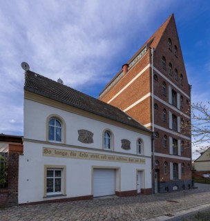 House with inscription: As long as the earth stands, sowing and harvesting shall not cease, old