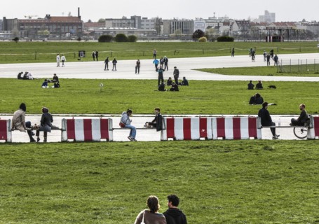 Visitors at Tempelhofer Feld, Berlin, 01.04.2024., Berlin, Berlin, Germany, Europe
