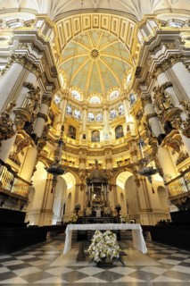 Santa Maria de la Encarnacion, Cathedral of Granada, Spacious nave with baroque altar, columns and