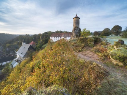 View of the Steinerner Beutel fortified defence tower in autumn, Waischenfeld Castle, Waischenfeld,