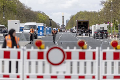 There are currently road closures due to the Berlin Half Marathon taking place on 7 April 2024,