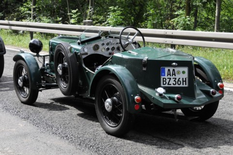 Morris 8, A green classic sports car on the side of the road, SOLITUDE REVIVAL 2011, Stuttgart,