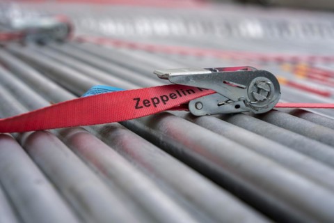 Detail photo, tension belt on the barrier fence at a running event, Strasse des 17. Juni, Berlin,