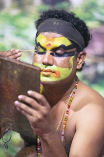 Kathakali performer or mime, 38 years old, makes up his face, Kochi Kathakali Centre, Kochi,