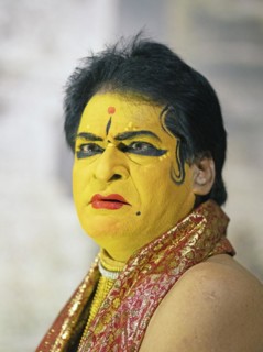 Kathakali performer or mime, 60 years old, with painted face, Kochi Kathakali Centre, Kochi,