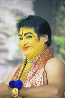 Kathakali performer or mime, 60 years old, with painted face, Kochi Kathakali Centre, Kochi,
