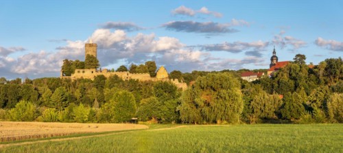 Panorama, Schoenburg castle and village in the Saale valley in the evening light, Schoenburg