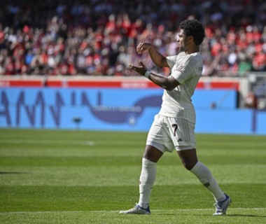 Goal celebration, cheering, Serge Gnabry FC Bayern Muenchen FCB gesture, gesture, turn cup, (07)