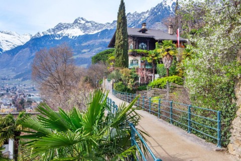 Tappeiner Promenade, Tappeiner Trail in spring with the Texel Group, Merano, Pass Valley, Adige