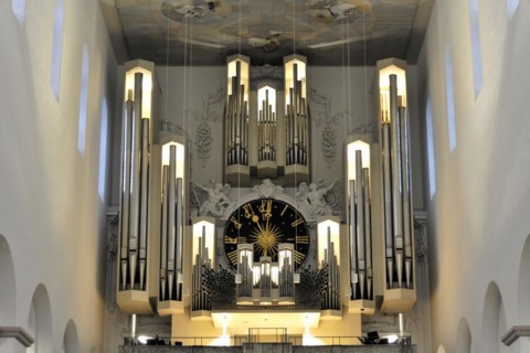 St Kilian's Cathedral in Wuerzburg, Wuerzburg Cathedral, A large church organ with a modern design