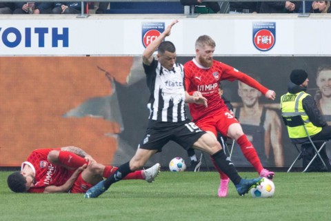 Football match, Stefan LAINER Borussia Moenchengladbach left fighting for the ball with Jan-Niklas
