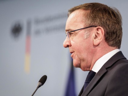Boris Pistorius, Federal Minister of Defence, at a press conference on the structural reform of the