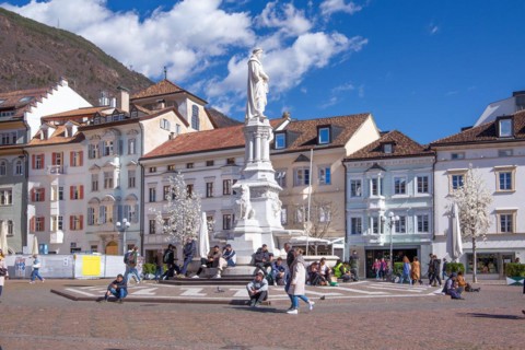 Walther Square with monument to Walther von der Vogelweide, Bolzano, Adige Valley, South Tyrol,