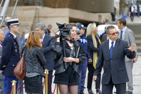 Marseille City Hall, A journalist films an event surrounded by passers-by and a police officer,